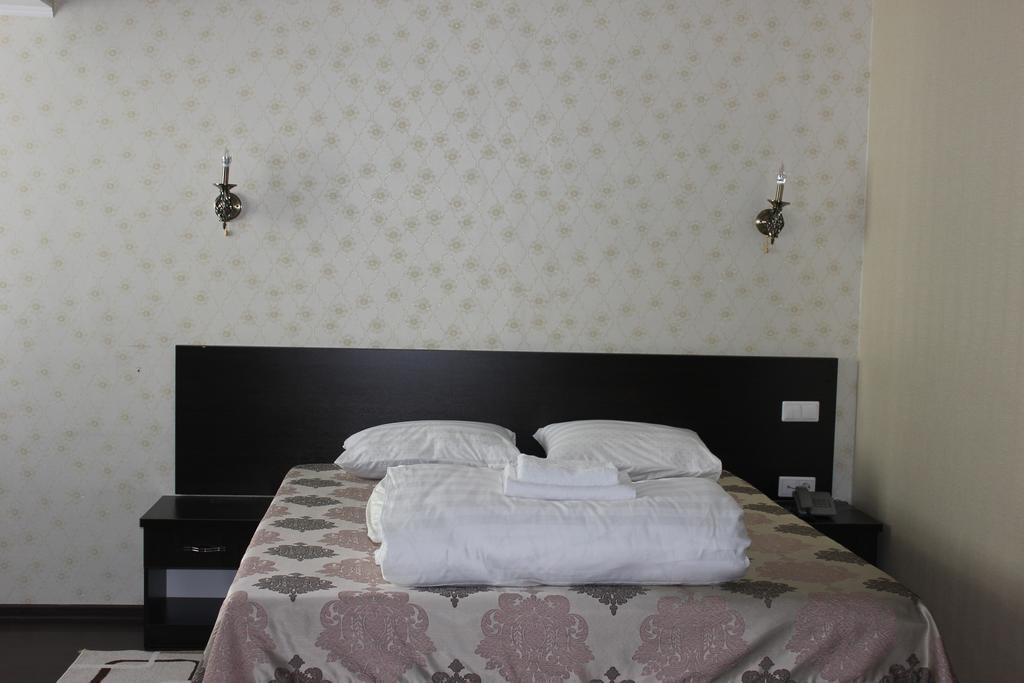 Home Hotel Astana Habitación foto